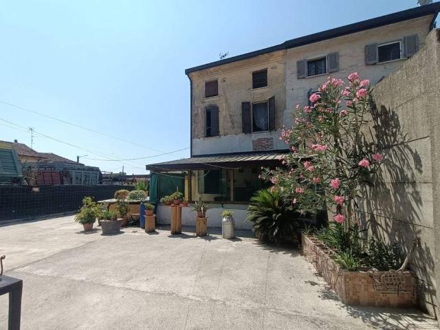 Casa indipendente in vendita a Stagno Lombardo CR