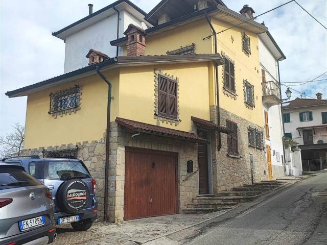 Casa indipendente in vendita a Stazzano AL