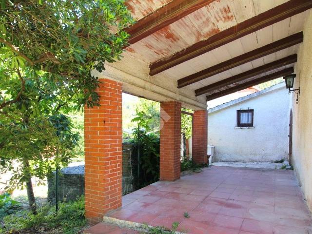 Casa indipendente in vendita a Stroncone TR