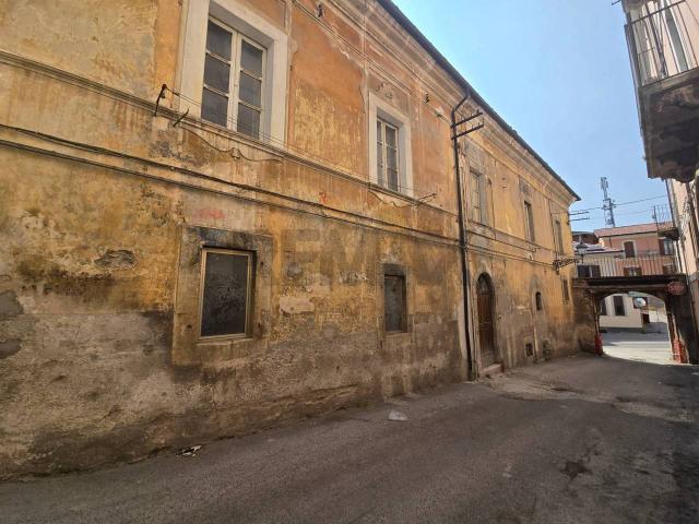 Casa indipendente in vendita a Sulmona