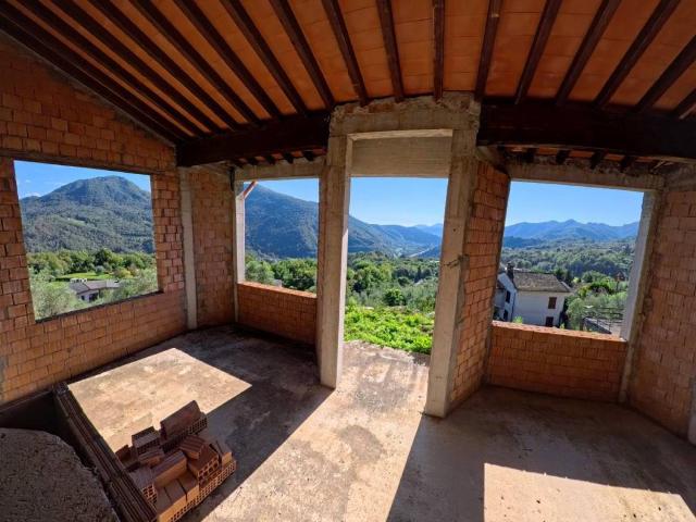 Casa indipendente in vendita a Podenzana MS