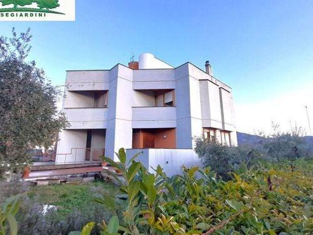 Casa indipendente in vendita a Poggio Moiano RI
