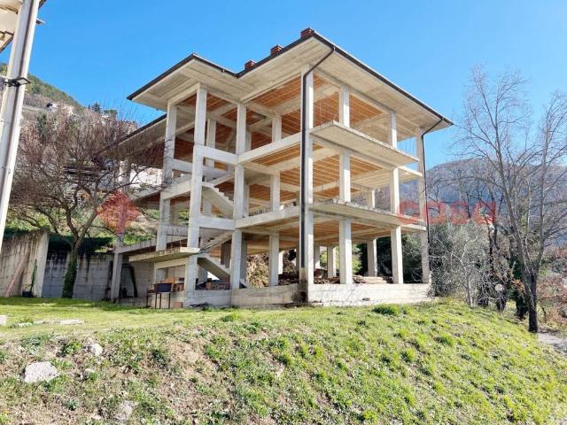 Casa indipendente in vendita a Poggio Bustone RI