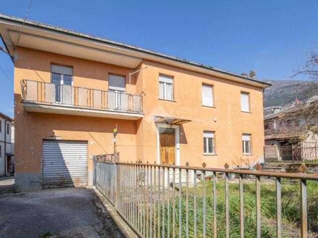 Casa indipendente in vendita a Poggio Bustone RI