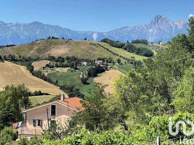 Casa indipendente in vendita a Poggio Cono, Teramo