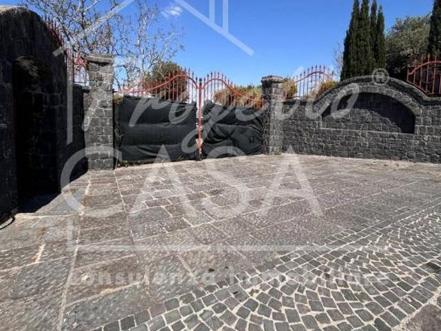 Casa indipendente in vendita a Pollena Trocchia via Stefano Trinchera, 33