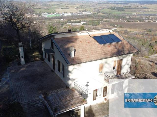 Casa indipendente in vendita a Pollenza MC