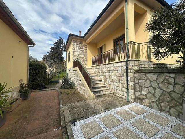 Casa indipendente in vendita a Pomarance via Baiocchi 24, Montecerboli