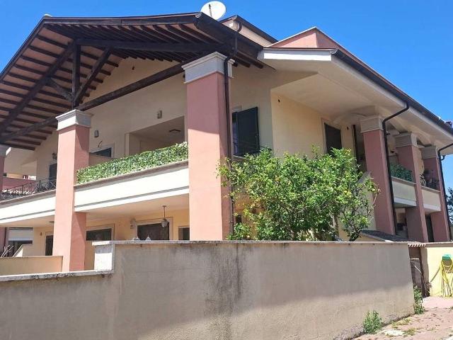 Casa indipendente in vendita a Pomezia