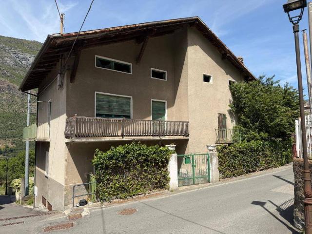 Casa indipendente in vendita a Pontey AO
