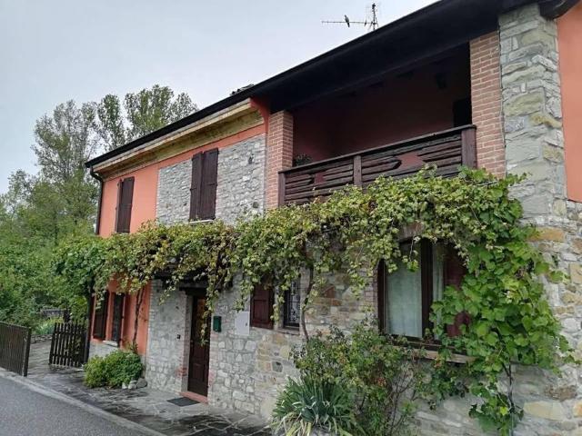 Casa indipendente in vendita a Ponte dell'Olio PC