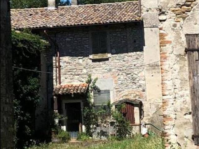Casa indipendente in vendita a Ponte dell'Olio PC