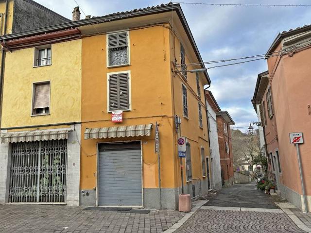 Casa indipendente in vendita a Ponte dell'Olio PC