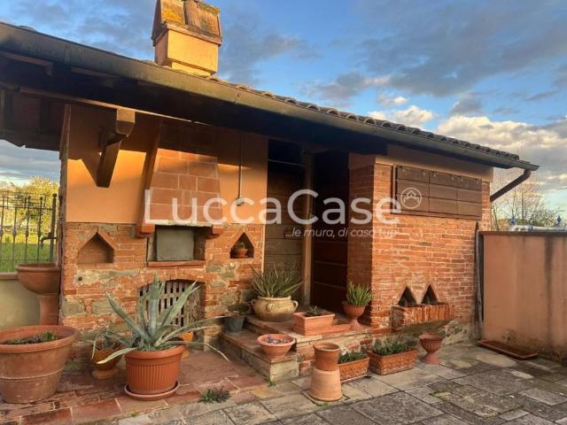Casa indipendente in vendita a Porcari LU