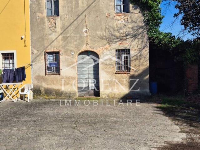 Casa indipendente in vendita a Porcari LU