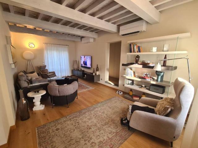 Casa indipendente in vendita a Porcari LU