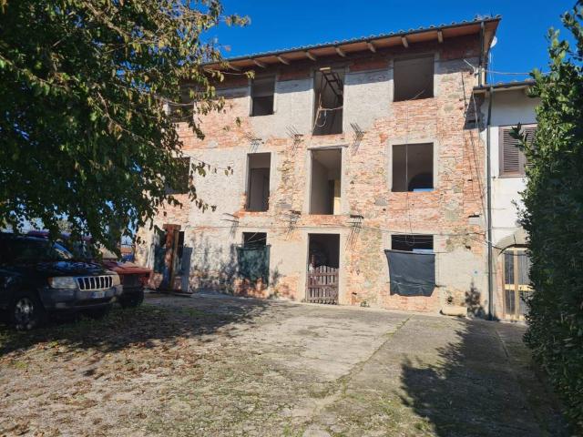 Casa indipendente in vendita a Porcari LU