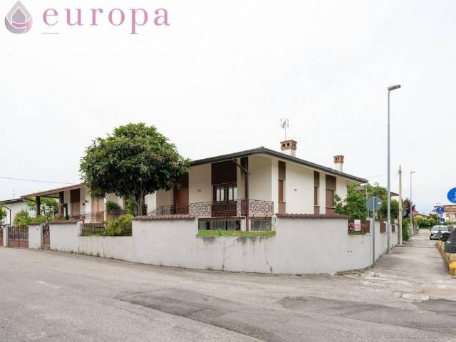 Villa in vendita a Porcia PN