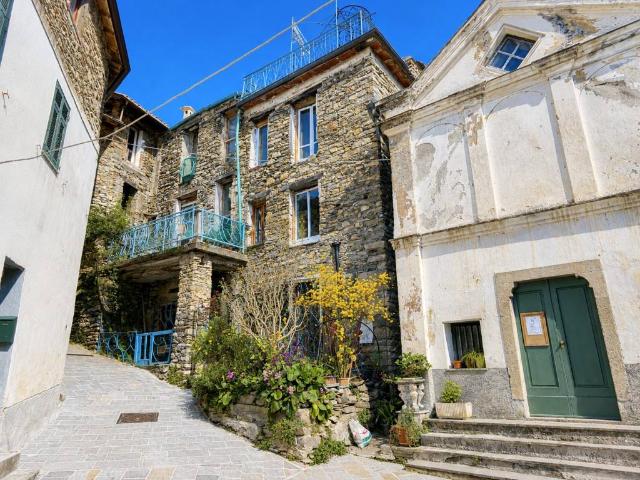 Casa indipendente in vendita a Pornassio IM