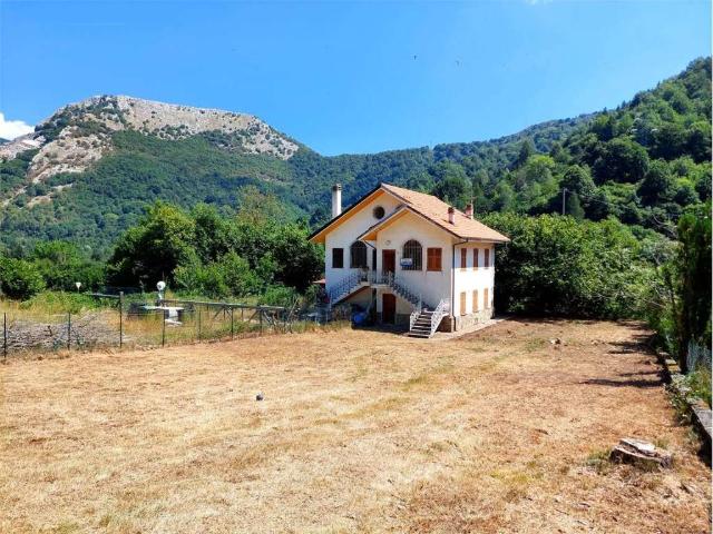 Casa indipendente in vendita a Pornassio IM