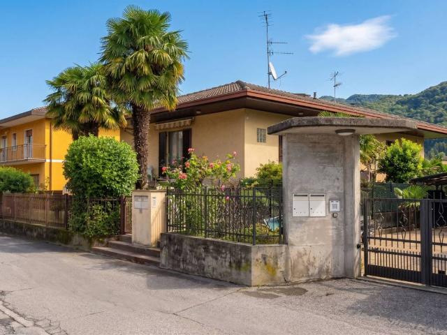 Casa indipendente in vendita a Porto Ceresio VA