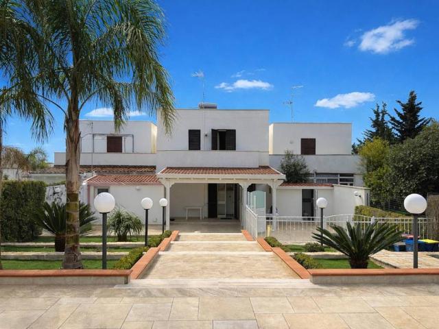 Casa indipendente in vendita a Porto Cesareo LE