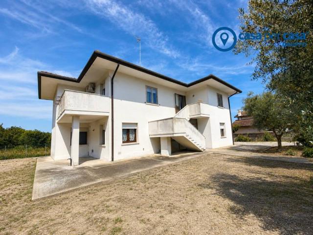 Casa indipendente in vendita a Porto Viro RO