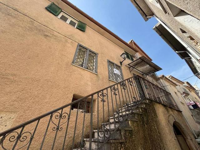 Casa indipendente in vendita a Posta Fibreno FR