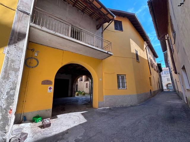 Casa indipendente in vendita a Paderno d'Adda LC