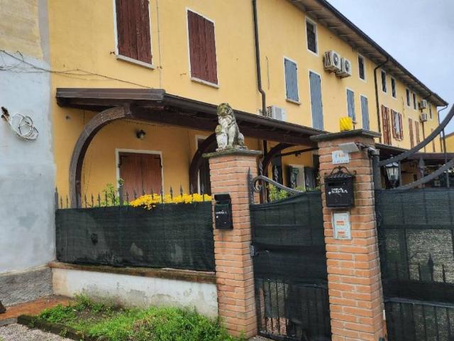 Casa indipendente in vendita a Paderno Ponchielli CR