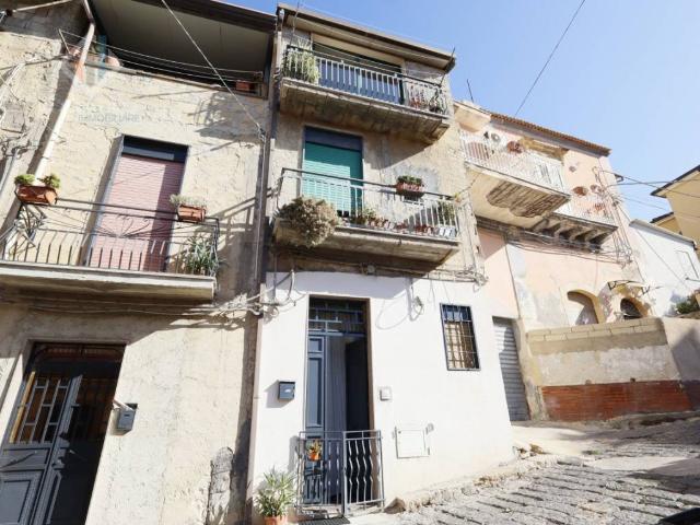 Casa indipendente in vendita a Palagonia CT
