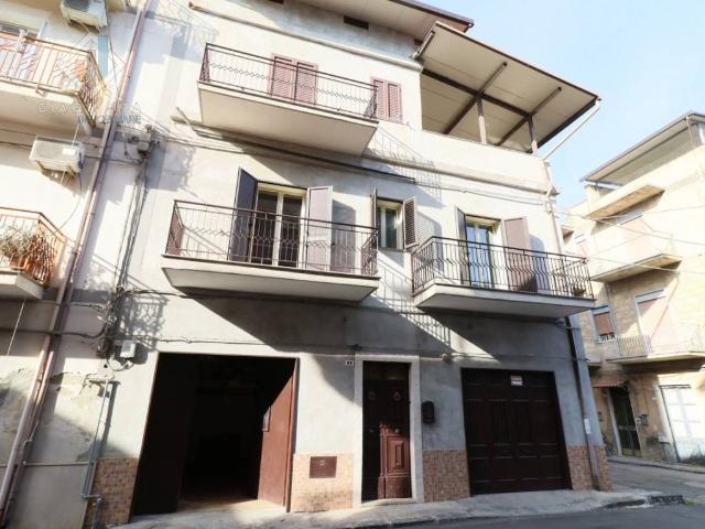 Casa indipendente in vendita a Palagonia CT