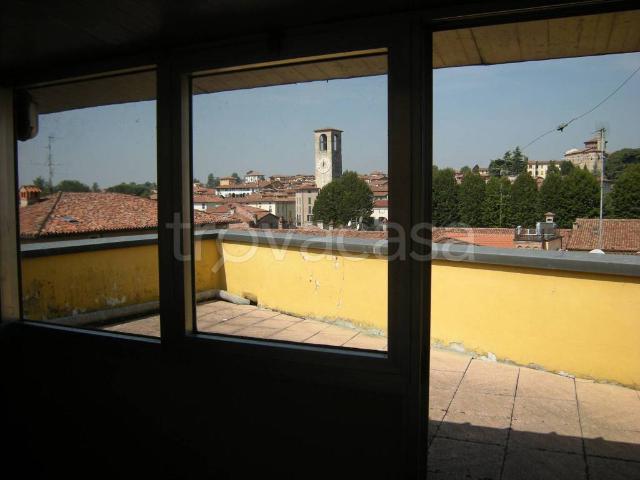 Casa indipendente in vendita a Palazzolo sull'Oglio via Carvasaglio