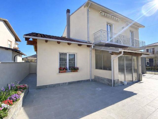 Casa indipendente in vendita a Palazzolo Vercellese VC