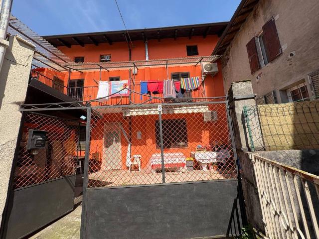 Casa indipendente in vendita a Palazzolo Vercellese VC