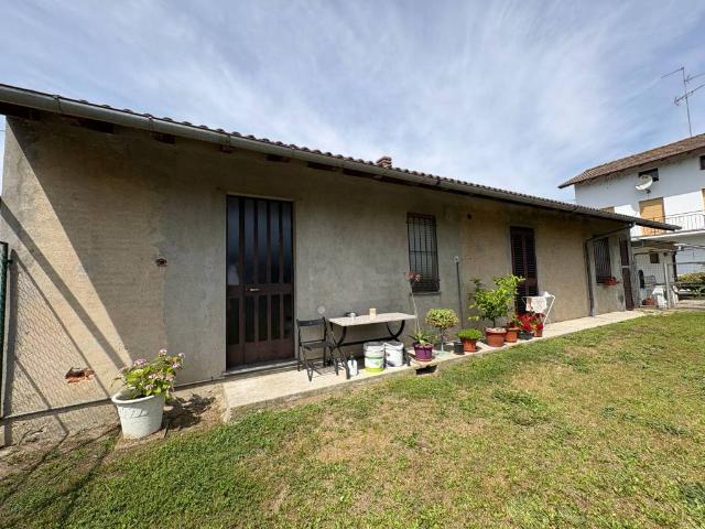 Casa indipendente in vendita a Palazzolo Vercellese VC