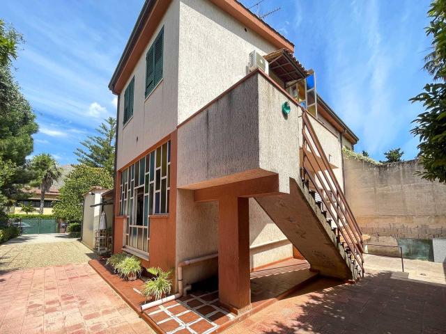 Casa indipendente in vendita a Palermo