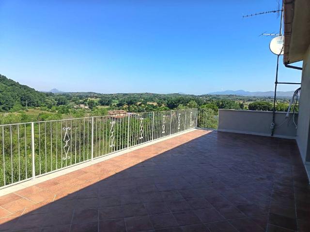 Casa indipendente in vendita a Palombara Sabina RM