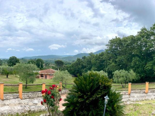 Casa indipendente in vendita a Palombara Sabina RM