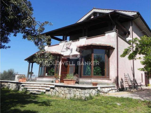 Casa indipendente in vendita a Palombara Sabina RM