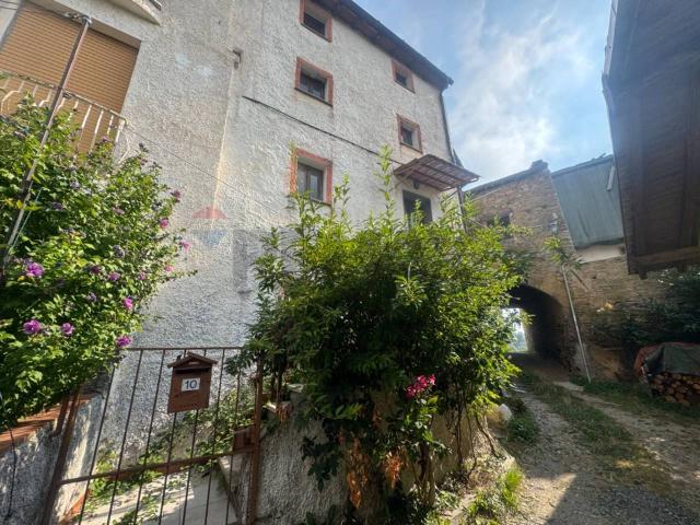 Casa indipendente in vendita a Pallare