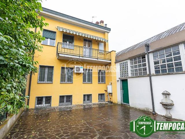 Casa indipendente in vendita a Pandino CR