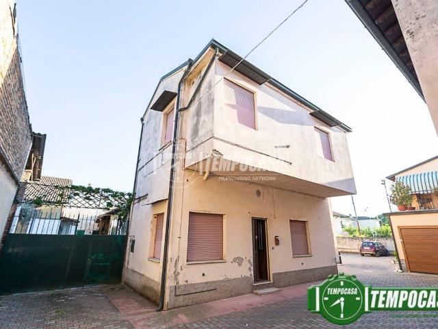Casa indipendente in vendita a Pandino CR