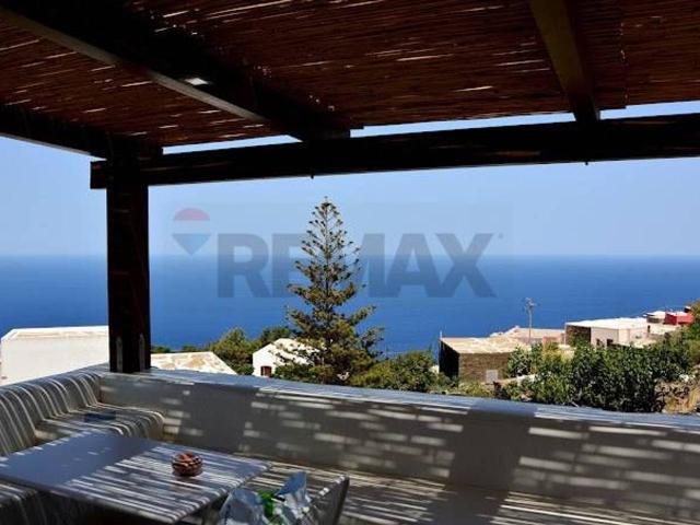 Palazzo in vendita a Pantelleria