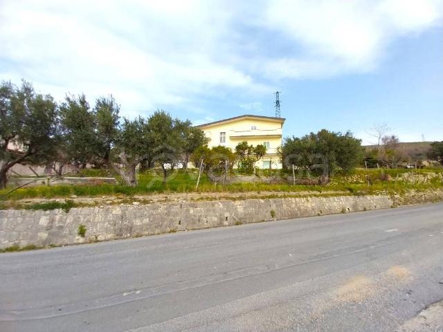 Casa indipendente in vendita a Paola via della Carcara