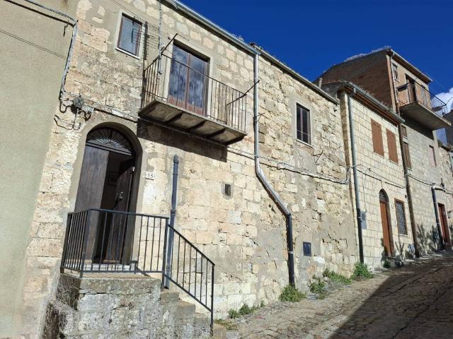 Casa indipendente in vendita a Petralia Sottana PA