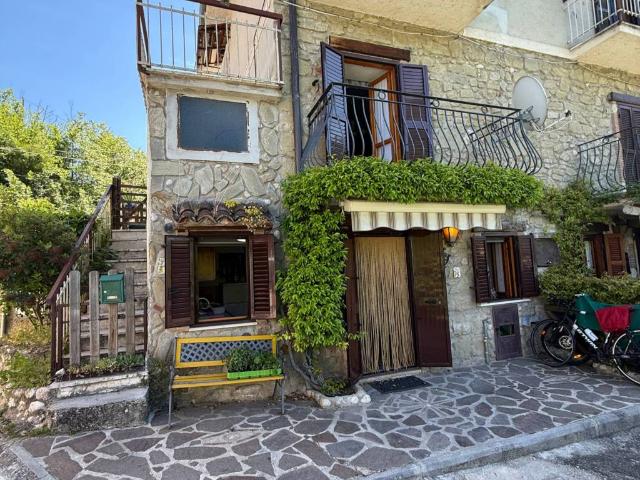 Casa indipendente in vendita a Petrella Salto RI