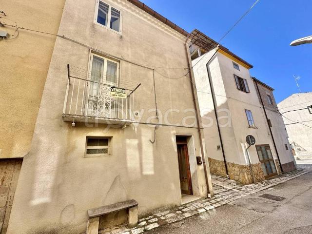 Casa indipendente in vendita a Petrella Tifernina via de amicis, 4