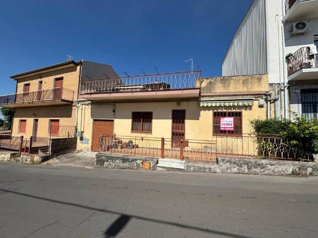 Casa indipendente in vendita a Pedara CT