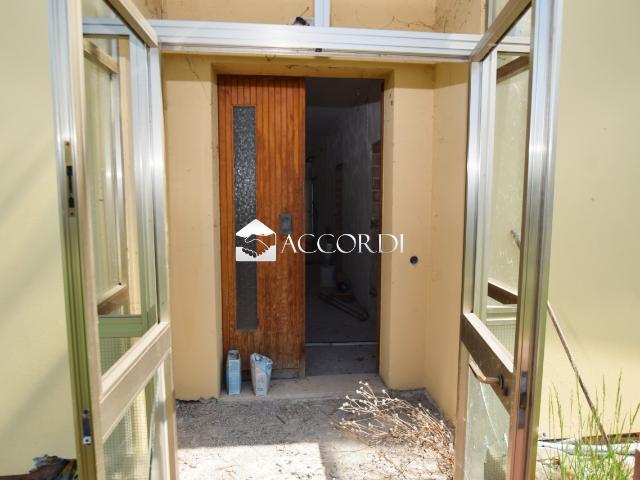 CASA INDIPENDENTE in VENDITA a PEDEROBBA di 4 vani